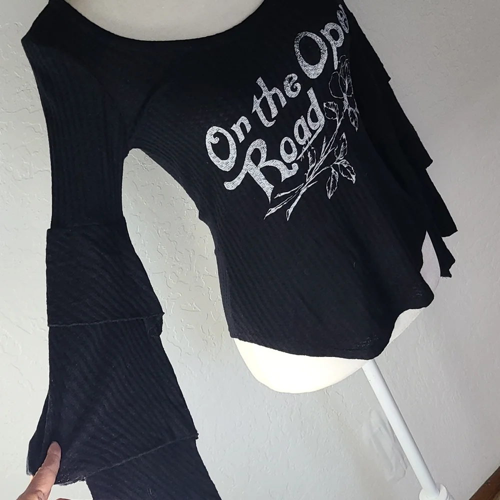 NWT Chaser bell sleeves shirt on the open road XS - Picture 3 of 9